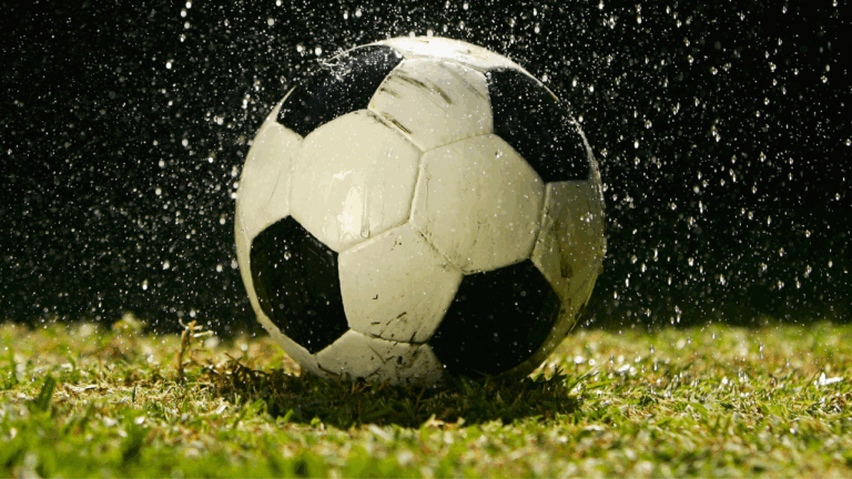 Jak ubrać dziecko na trening w niepogodę?