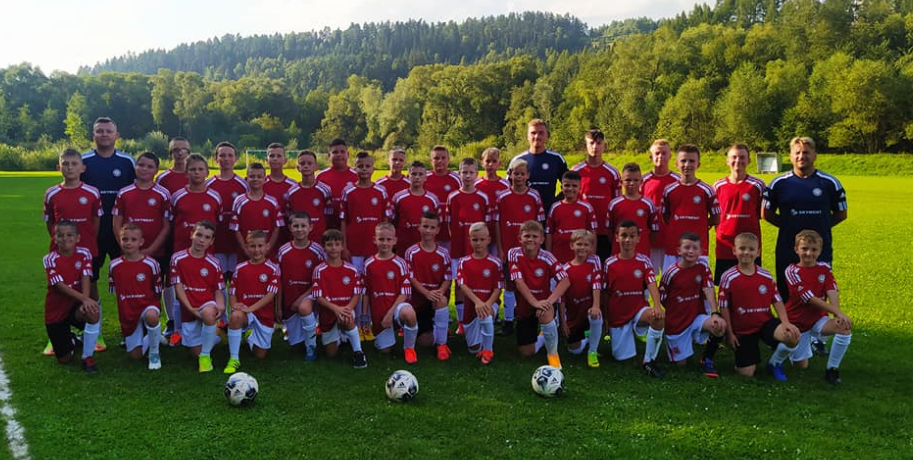 O AKADEMII AMP KICKSTAR ⚽