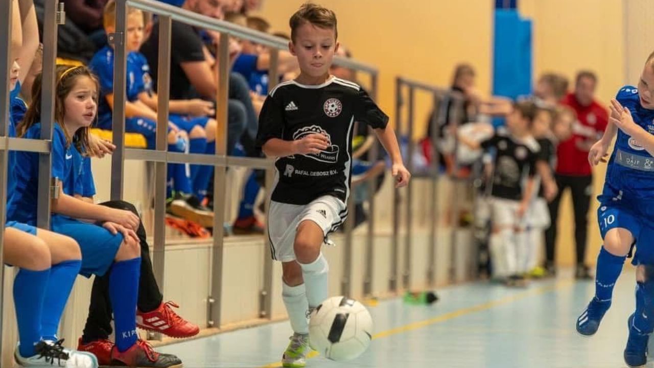 W jakim wieku zacząć trenować piłkę nożną?